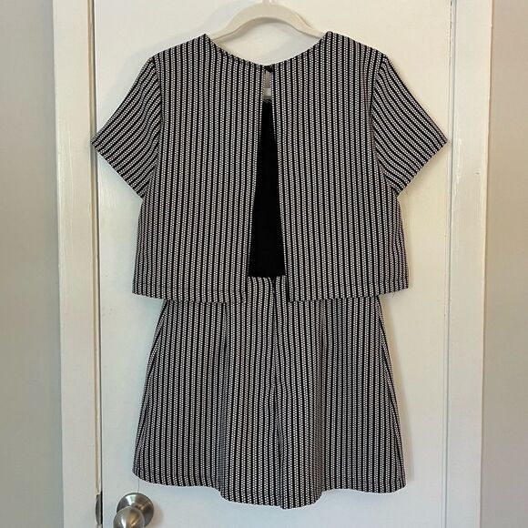 Vestique Romper Short Sleeve Open Back Black White Dot Print M - Picture 3 of 8